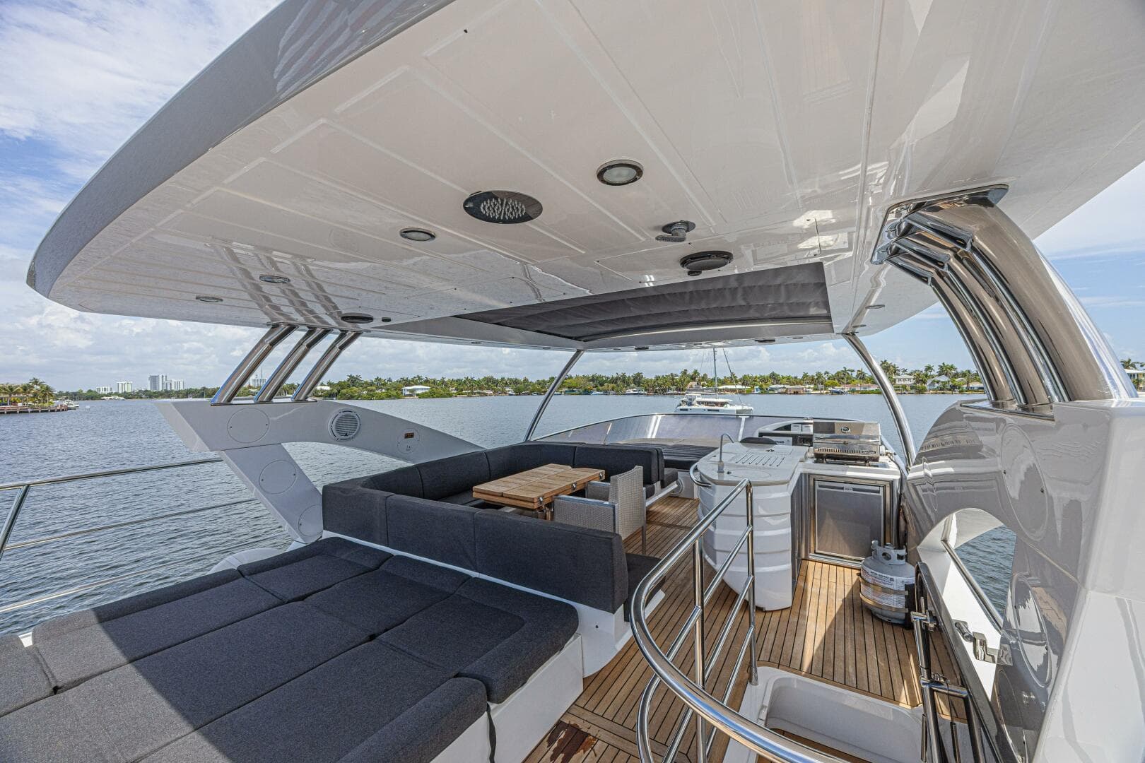 2017 Sunseeker 75 Yacht photo 18
