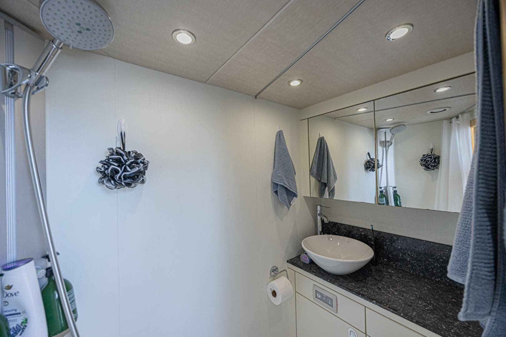 2017 Sunseeker 75 Yacht photo 54