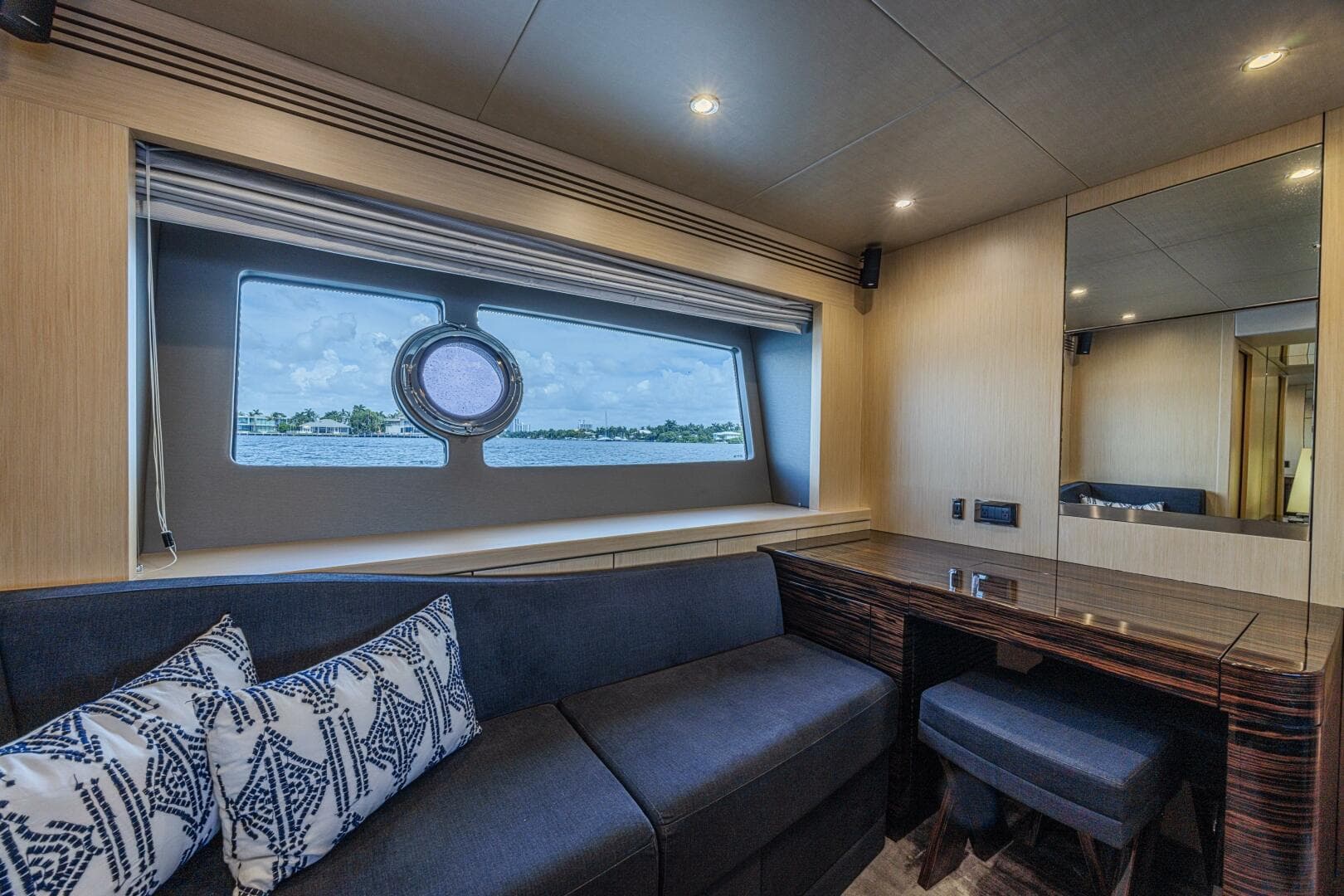 2017 Sunseeker 75 Yacht photo 41
