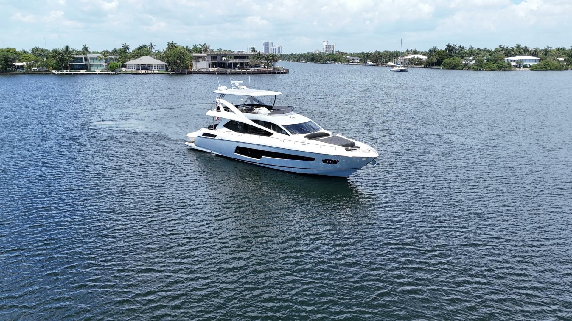 2017 Sunseeker 75 Yacht photo 10