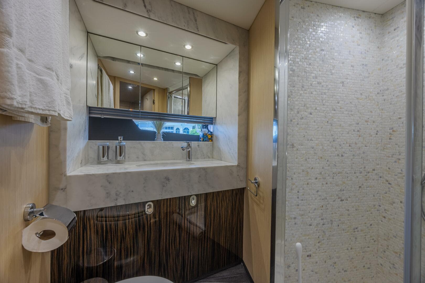 2017 Sunseeker 75 Yacht photo 47