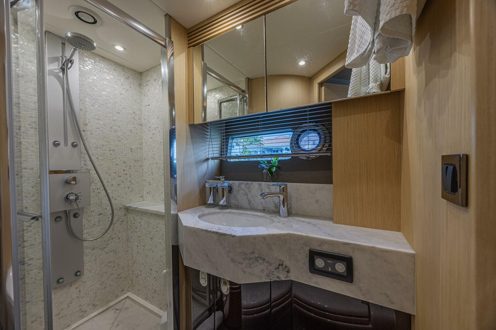 2017 Sunseeker 75 Yacht photo 49