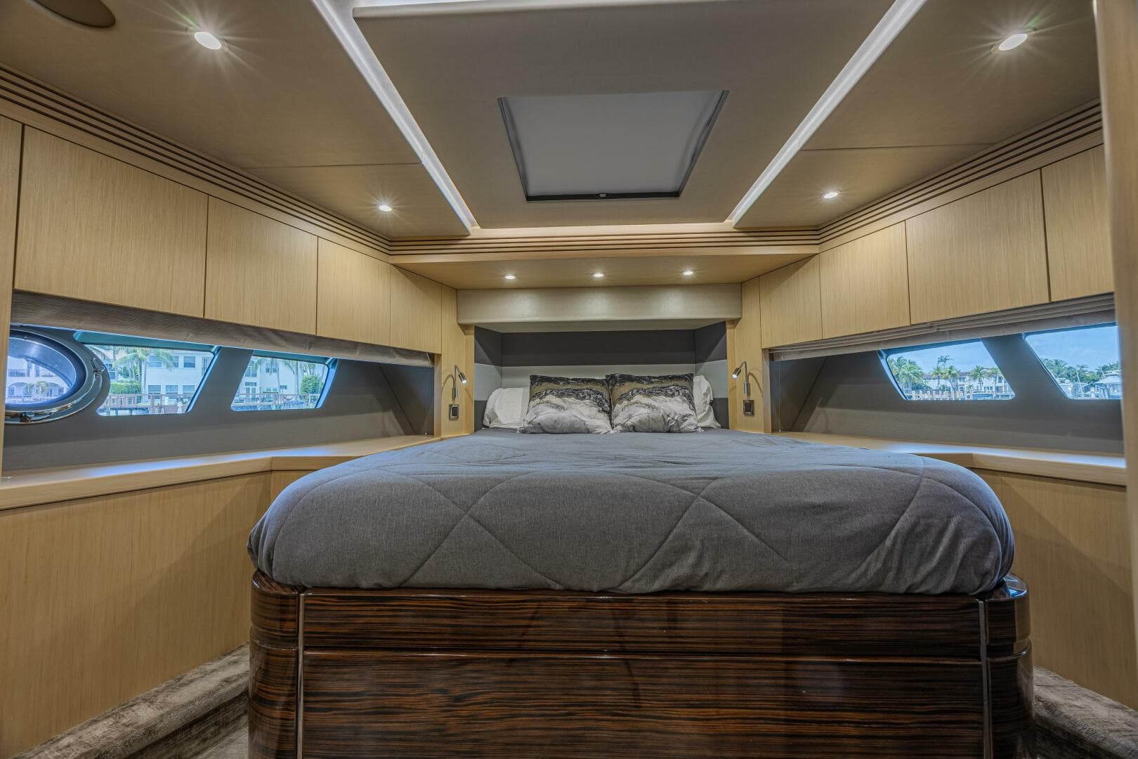 2017 Sunseeker 75 Yacht photo 45