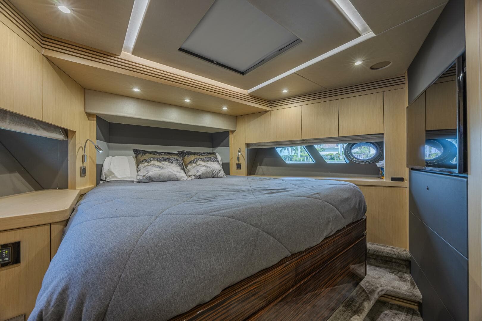 2017 Sunseeker 75 Yacht photo 46