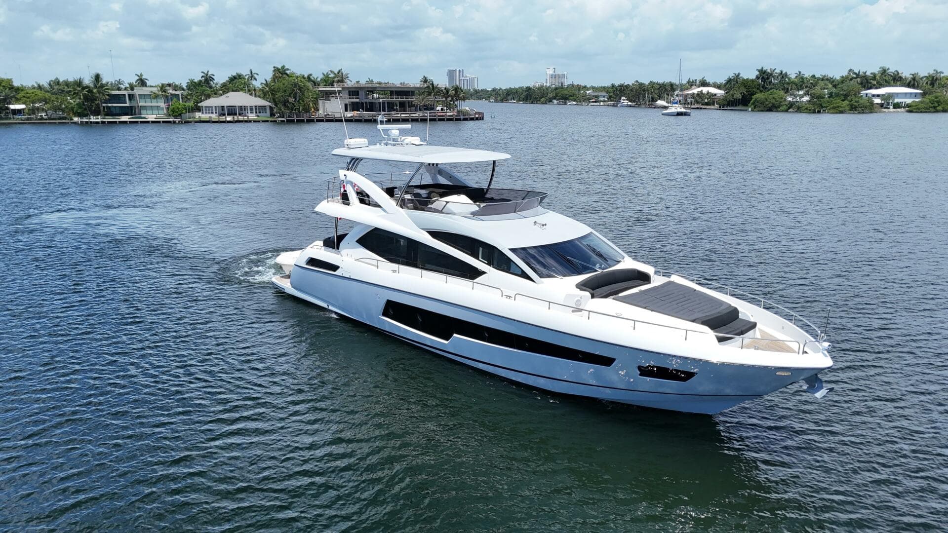 2017 Sunseeker 75 Yacht photo 3