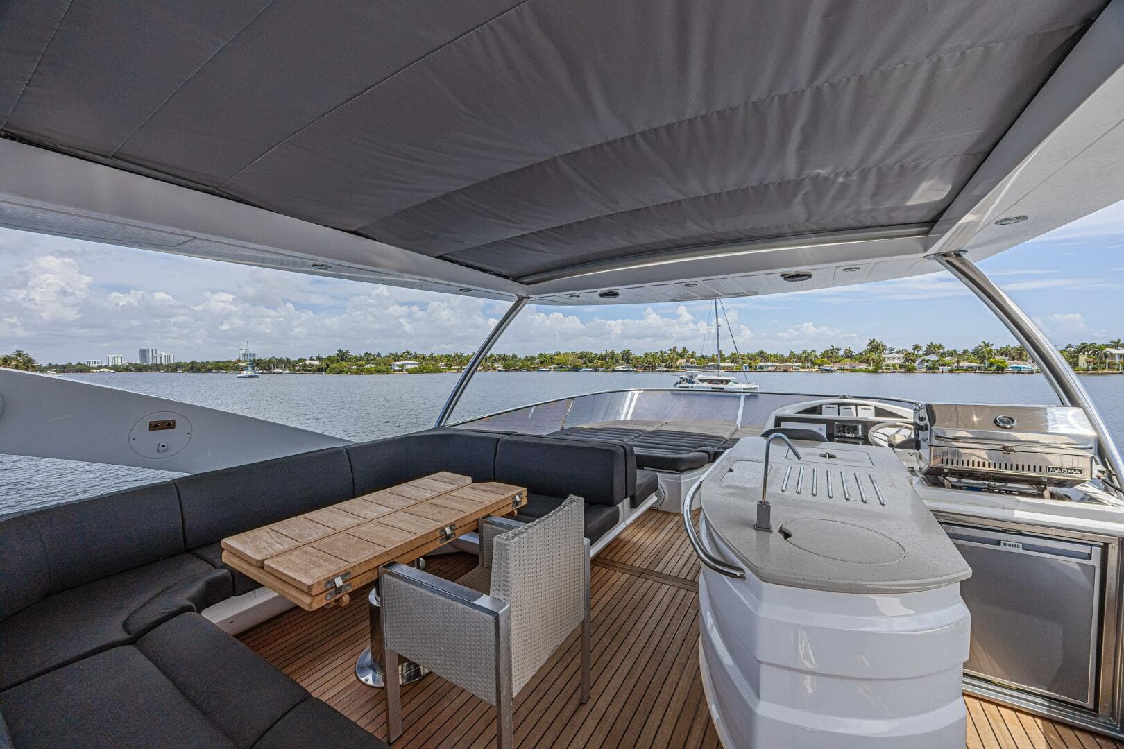 2017 Sunseeker 75 Yacht photo 19