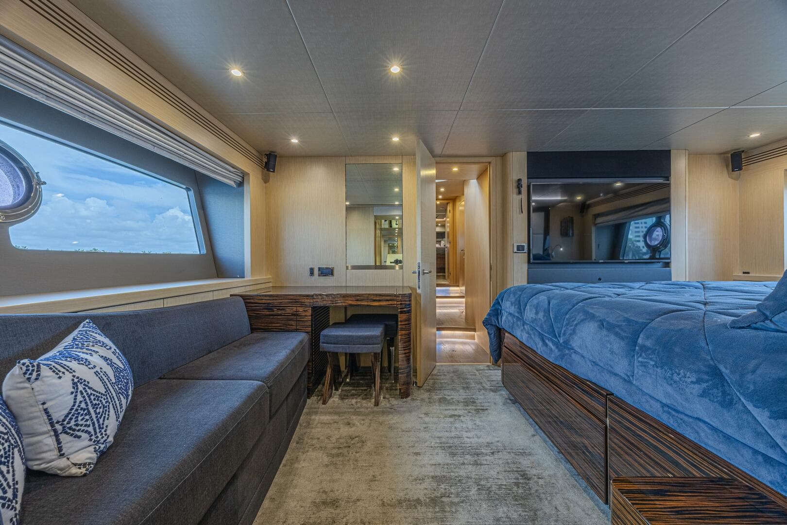 2017 Sunseeker 75 Yacht photo 44