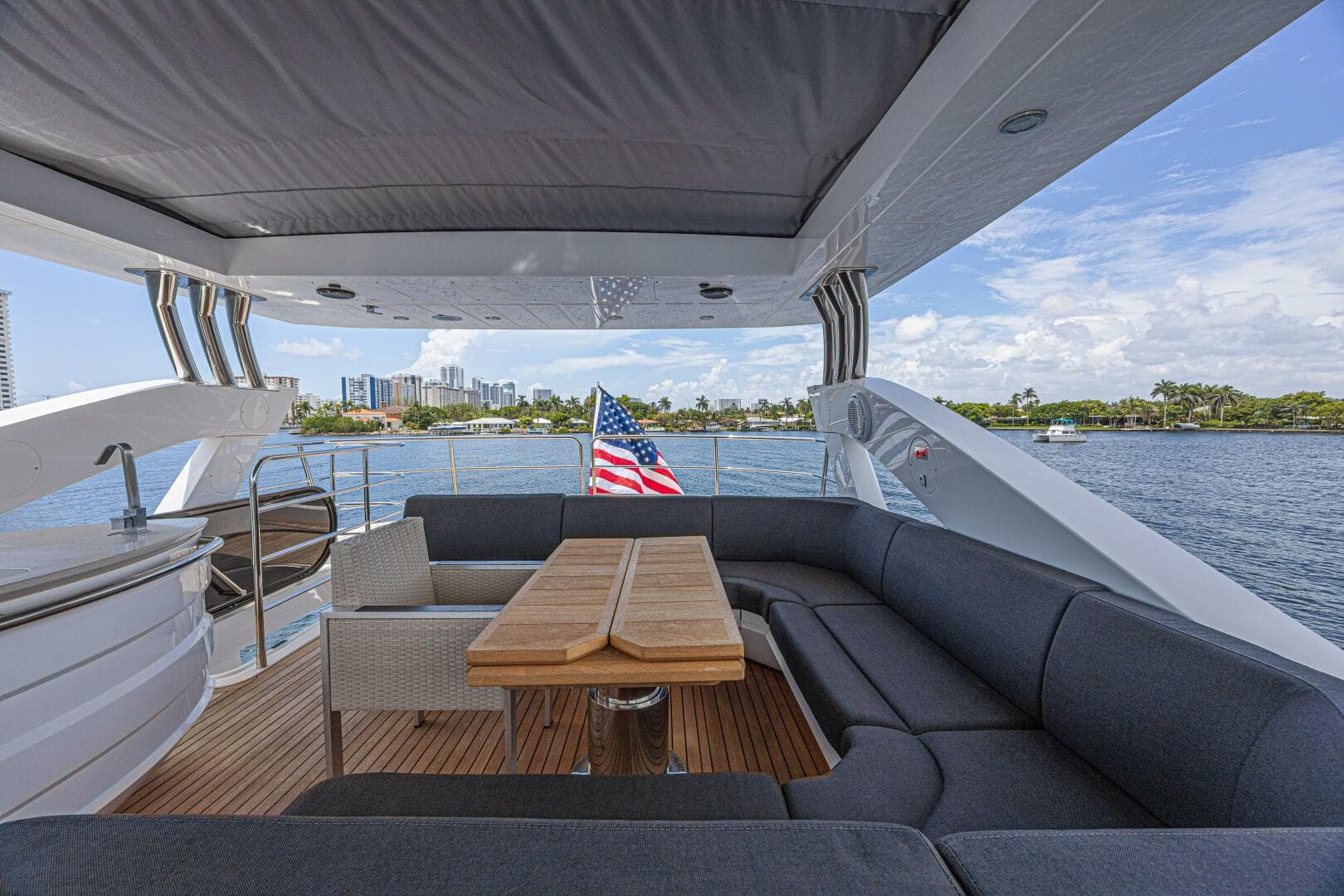 2017 Sunseeker 75 Yacht photo 23