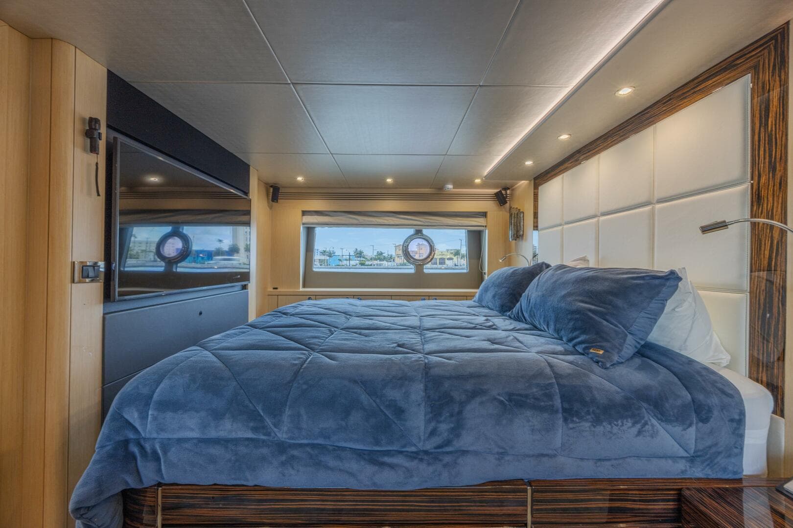 2017 Sunseeker 75 Yacht photo 43
