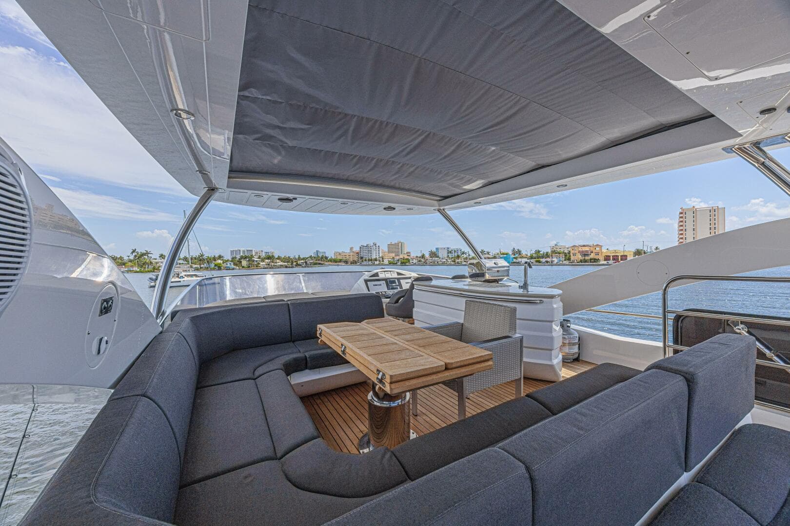 2017 Sunseeker 75 Yacht photo 24