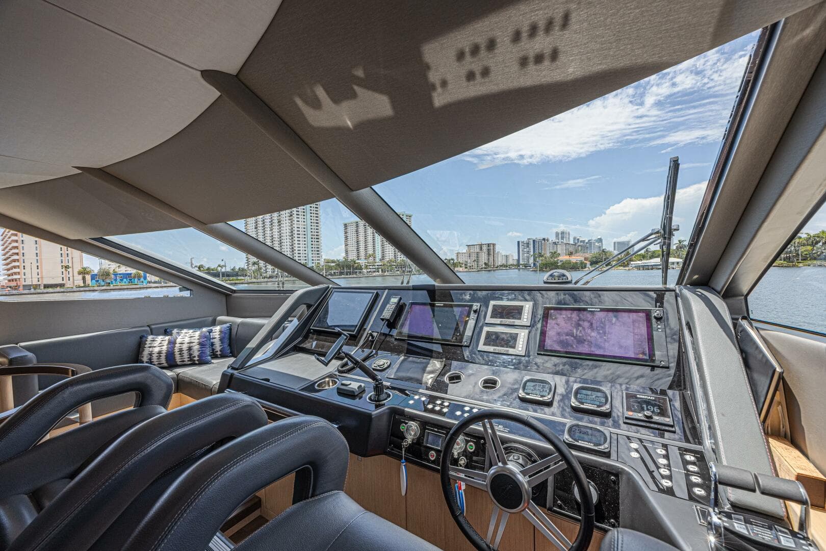 2017 Sunseeker 75 Yacht photo 39