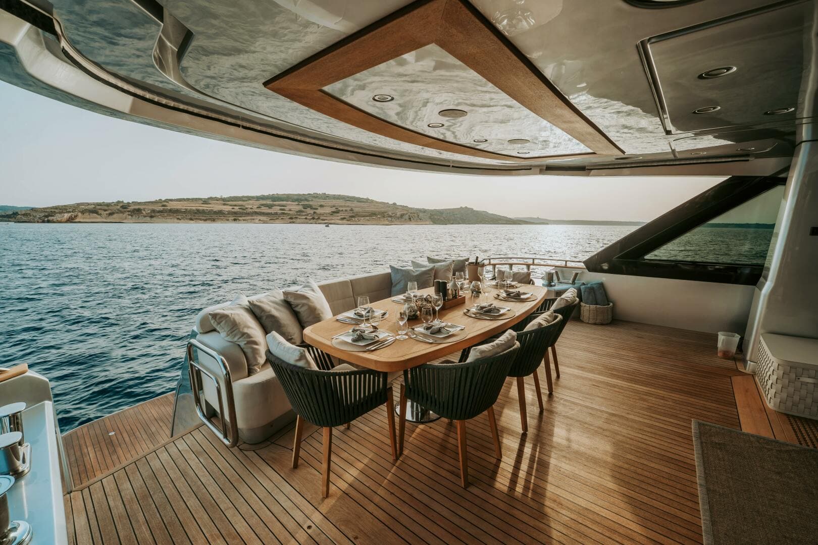 2013 Monte Carlo Yachts photo 17