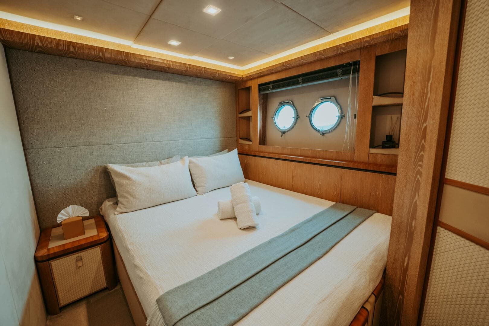 2013 Monte Carlo Yachts photo 12
