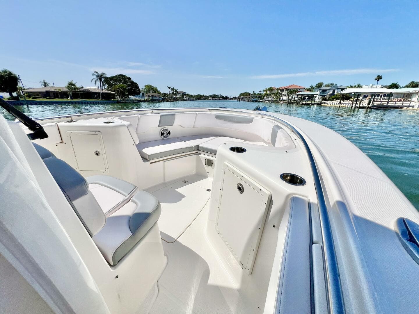2020 Robalo R302 photo 12