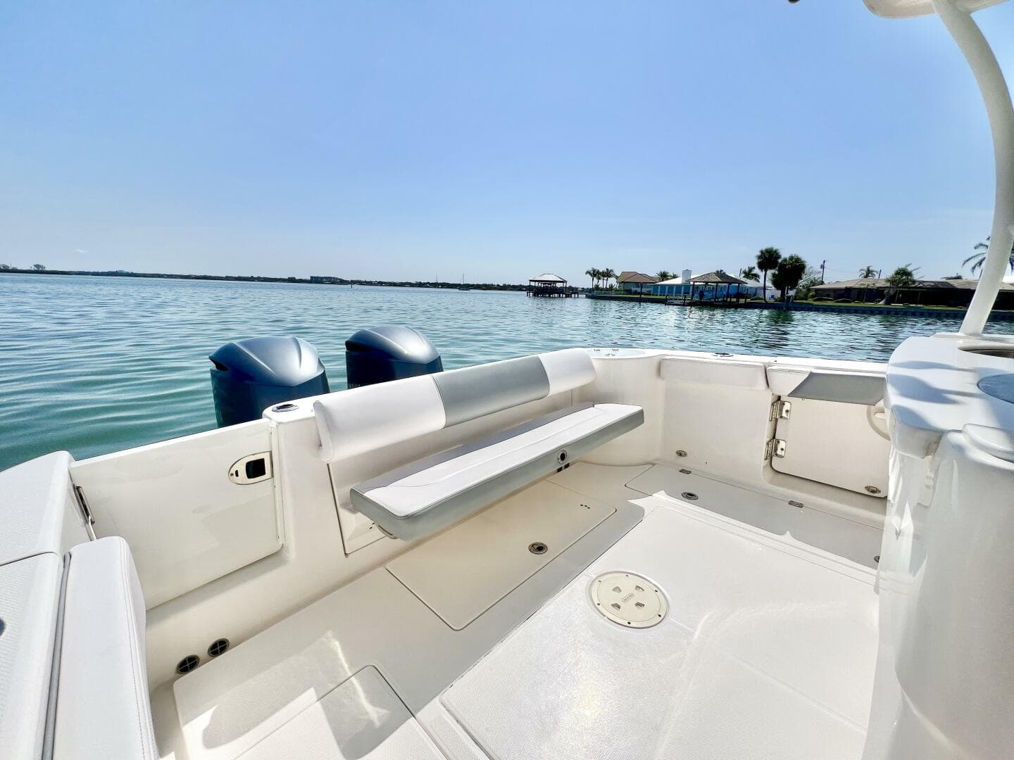 2020 Robalo R302 photo 7