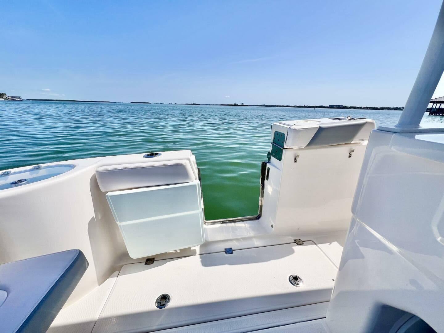 2020 Robalo R302 photo 14