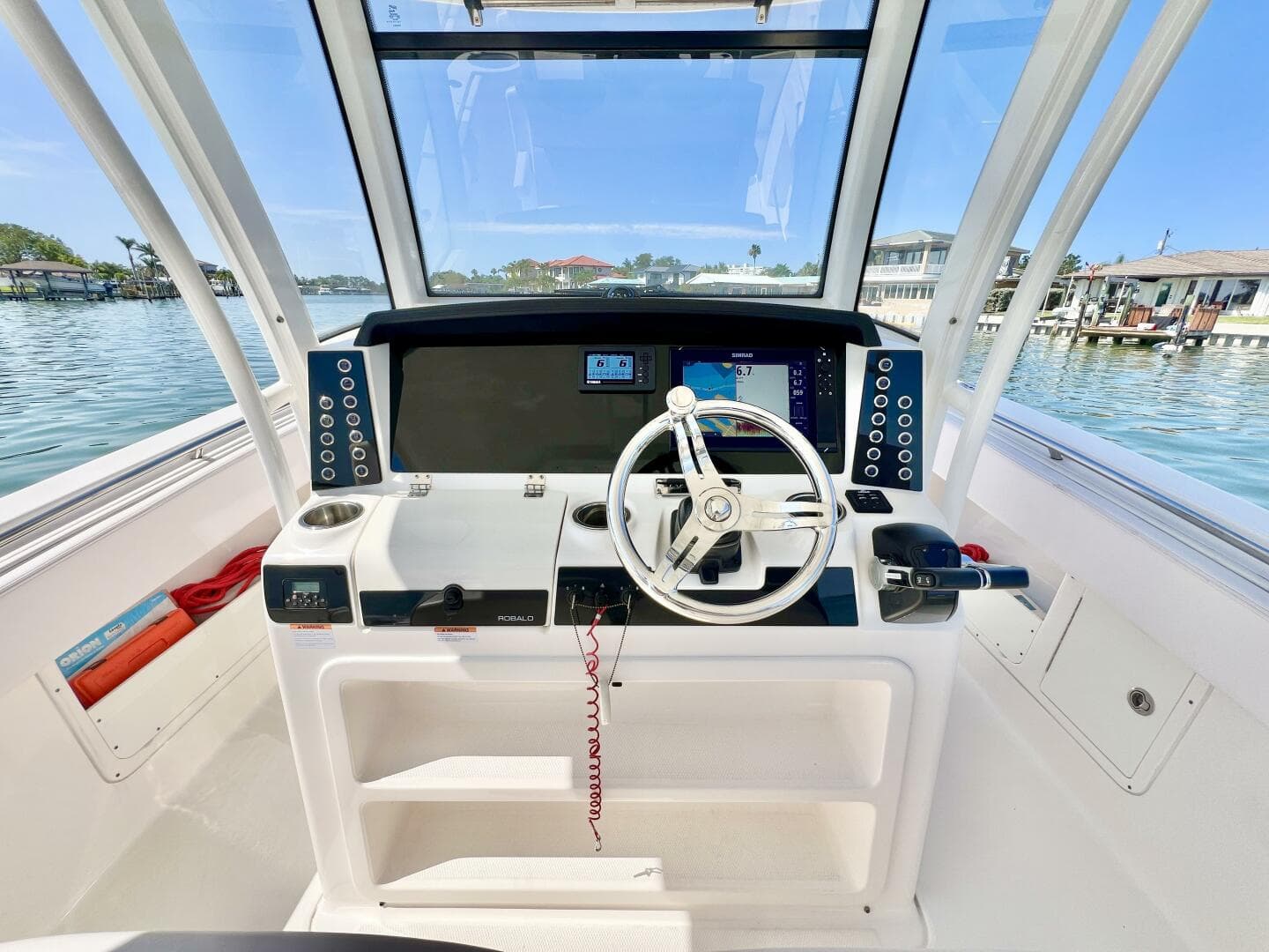 2020 Robalo R302 photo 11