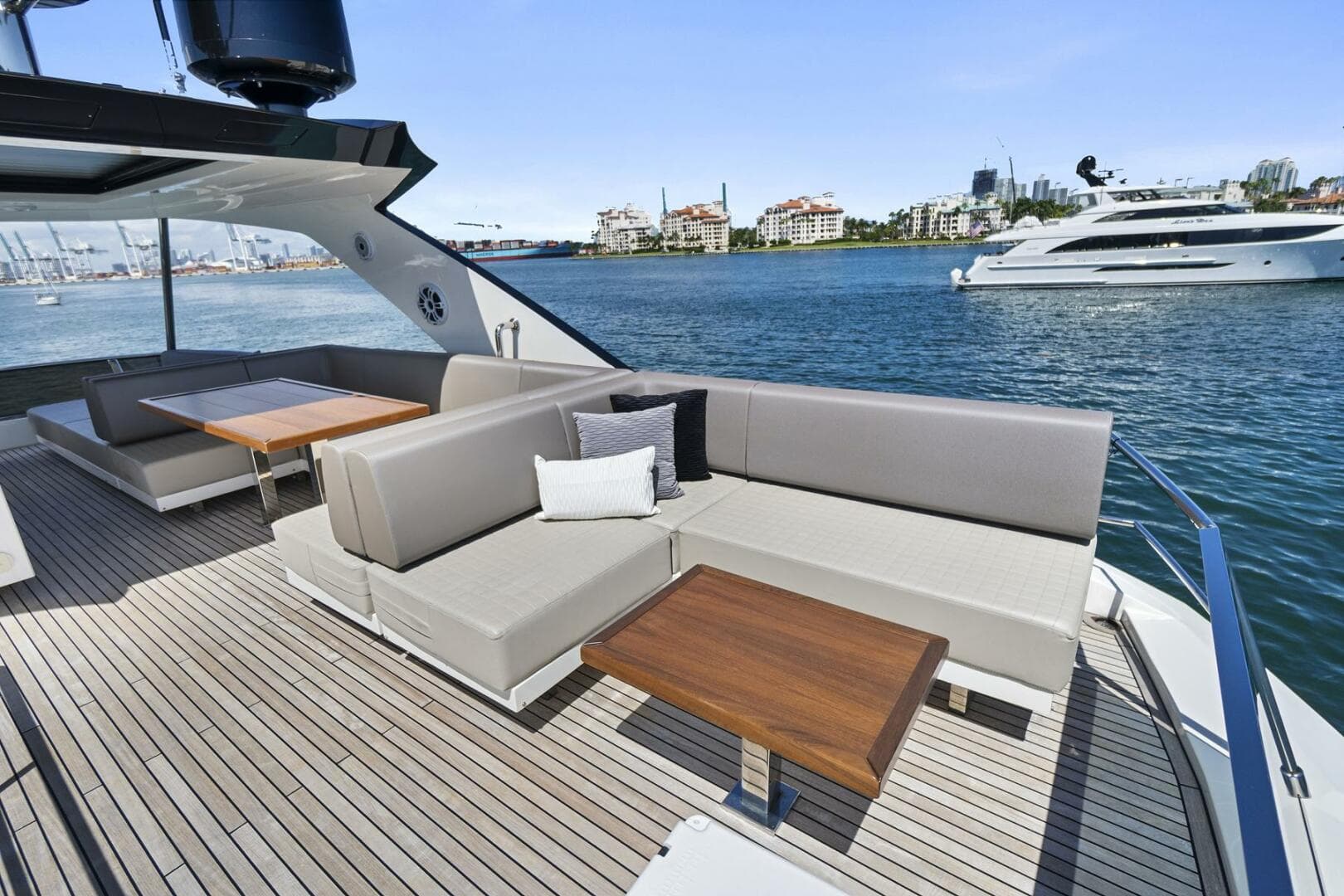 2023 Astondoa 66 Flybridge photo 10
