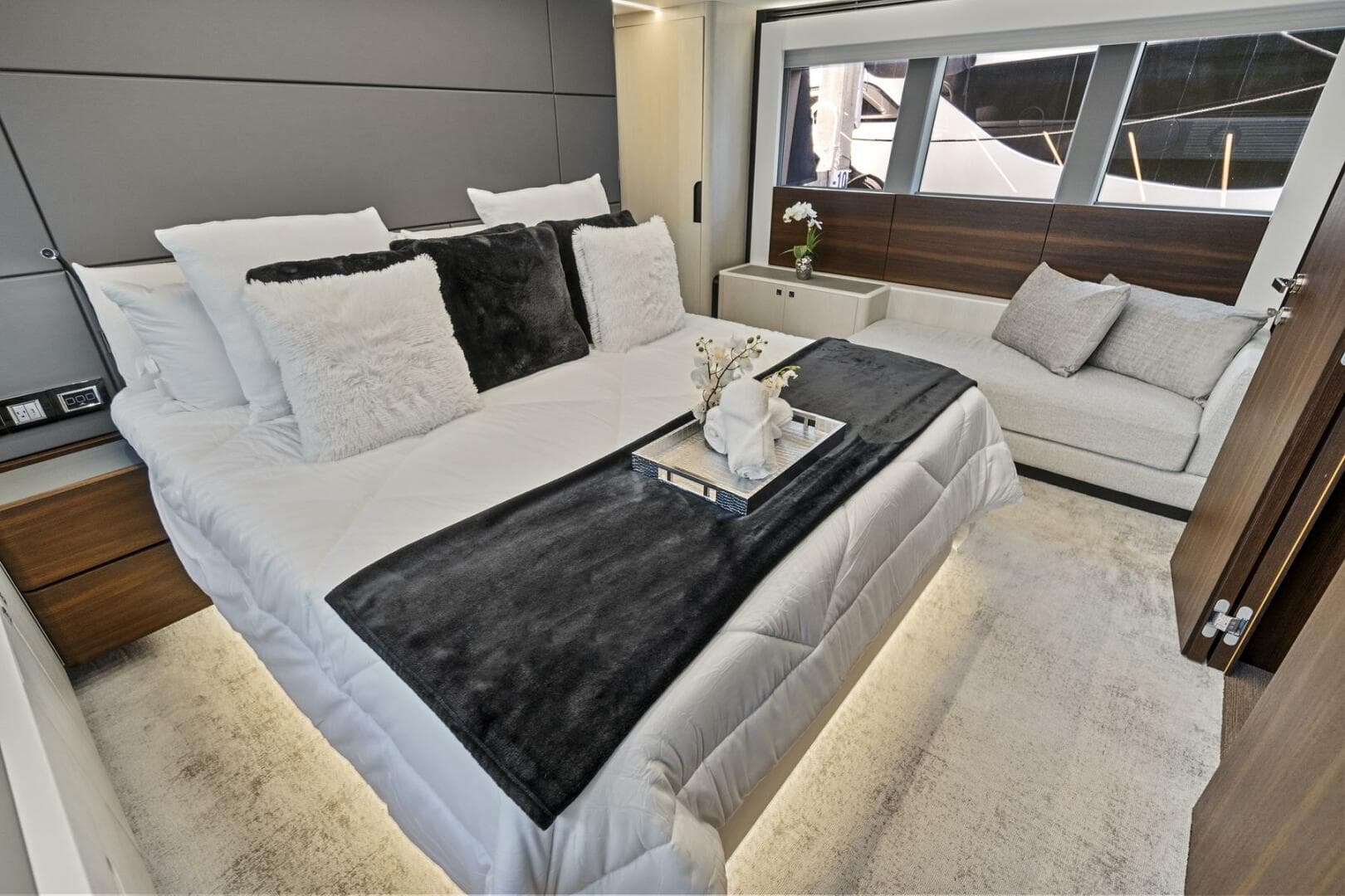 2023 Astondoa 66 Flybridge photo 29