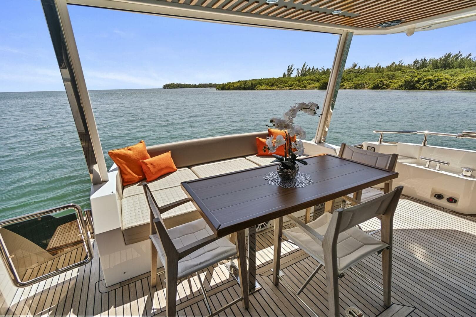 2023 Astondoa 66 Flybridge photo 8