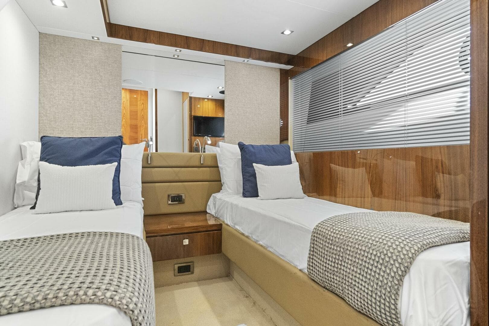 2019 Sunseeker Manhattan 66 photo 26