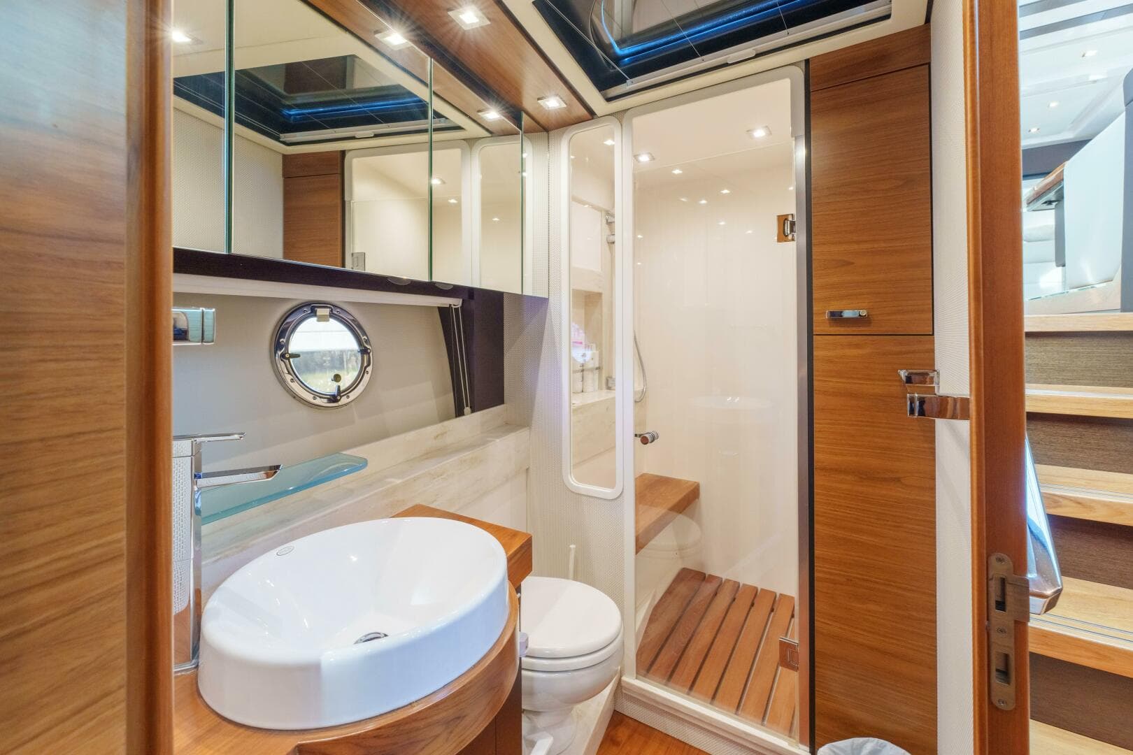 2017 Tiara Yachts C53 Coupe photo 27