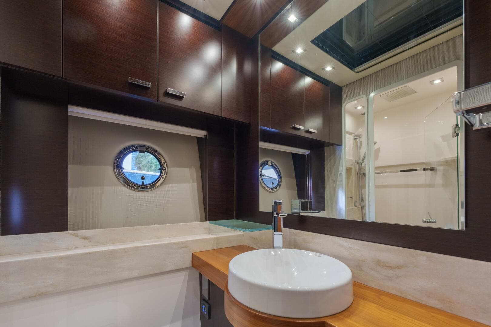 2017 Tiara Yachts C53 Coupe photo 33