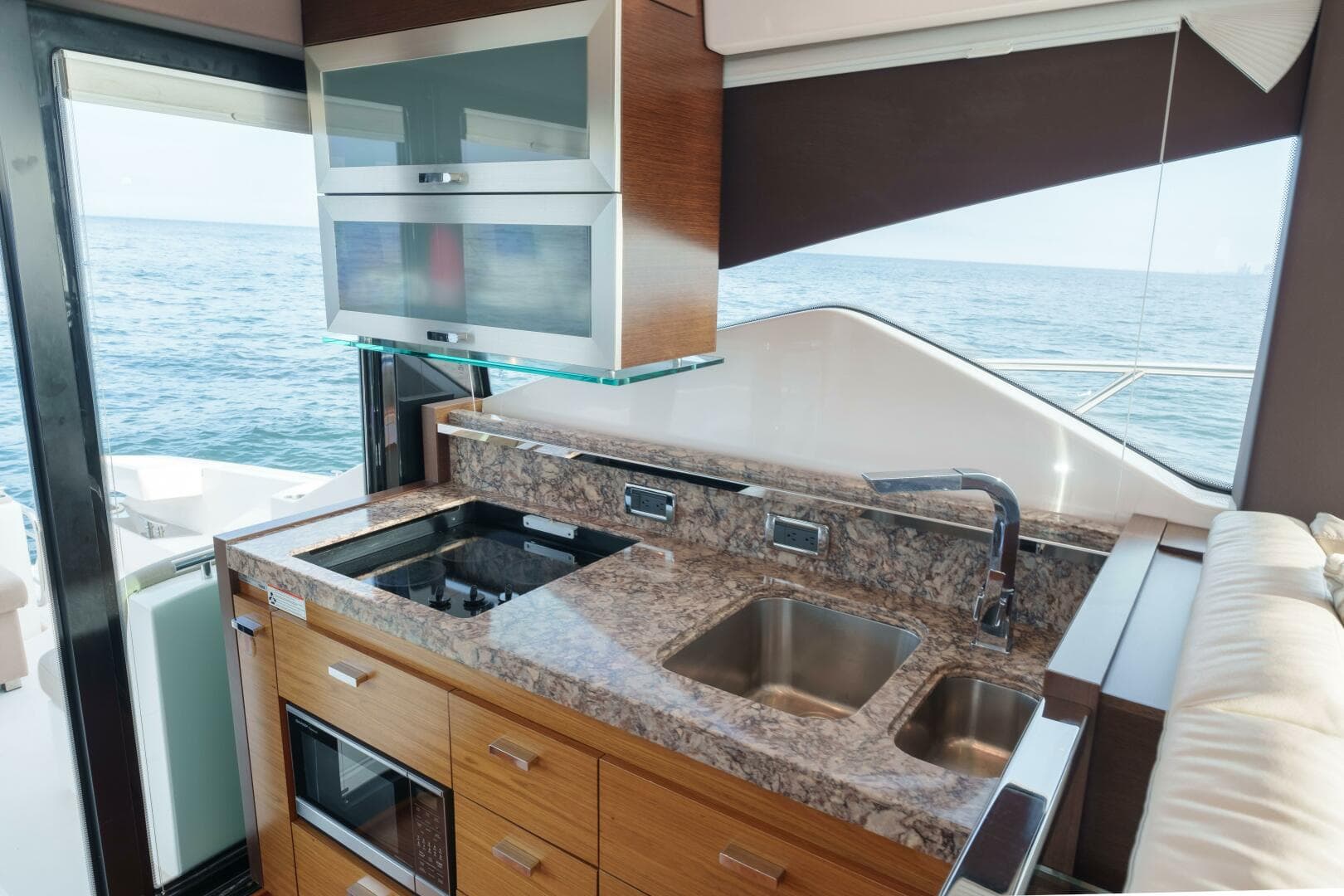 2017 Tiara Yachts C53 Coupe photo 21