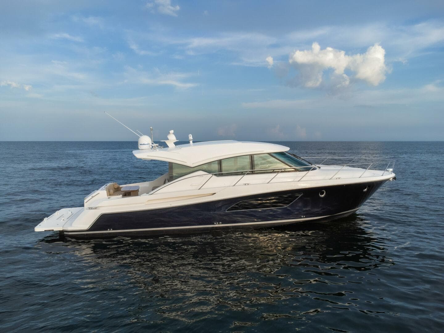 2017 Tiara Yachts C53 Coupe photo 2