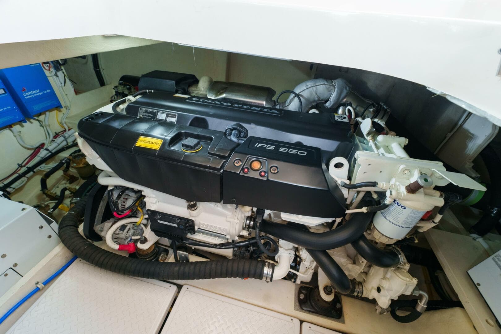 2017 Tiara Yachts C53 Coupe photo 41