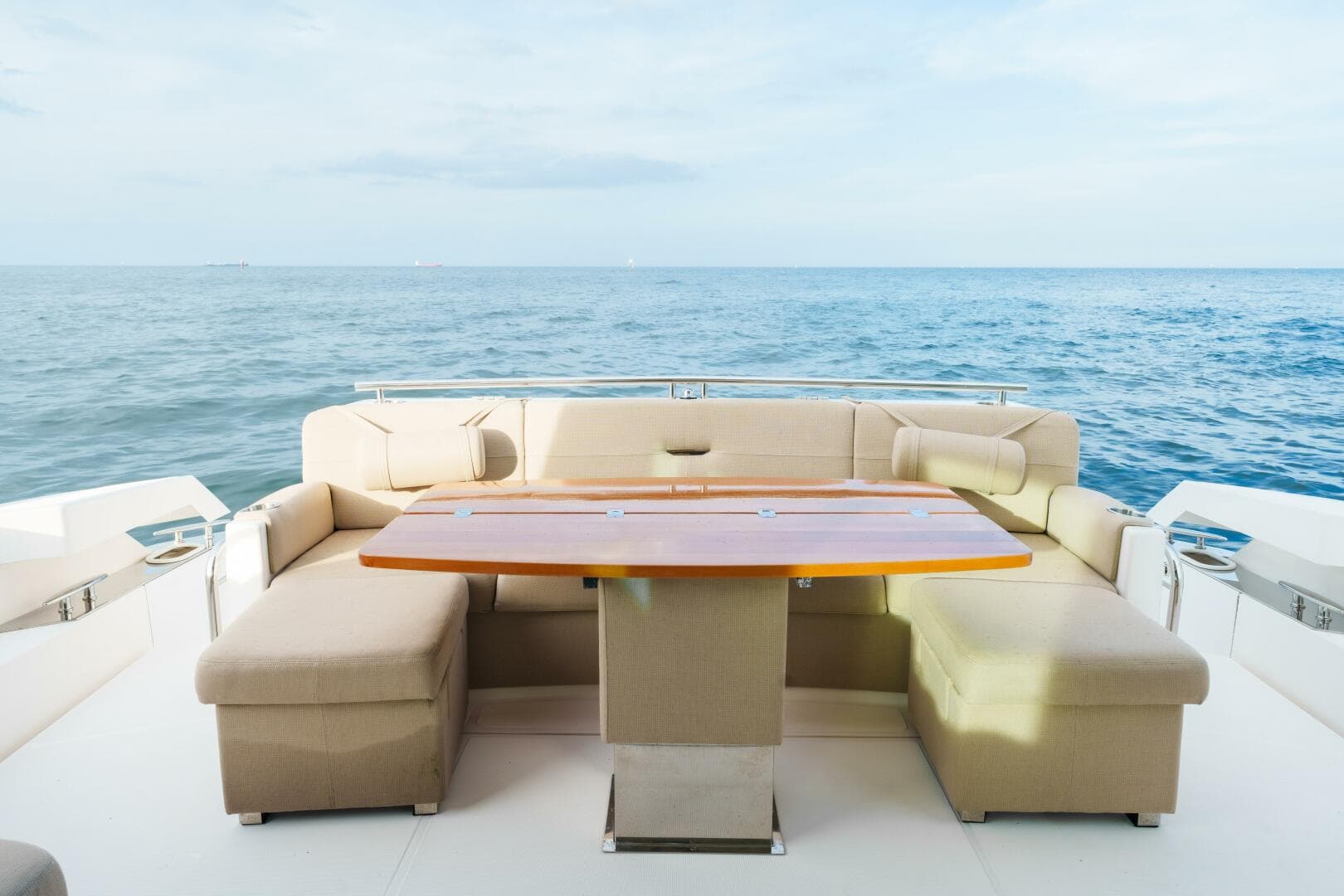 2017 Tiara Yachts C53 Coupe photo 12