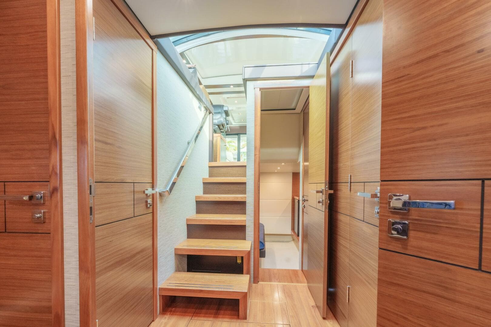 2017 Tiara Yachts C53 Coupe photo 23