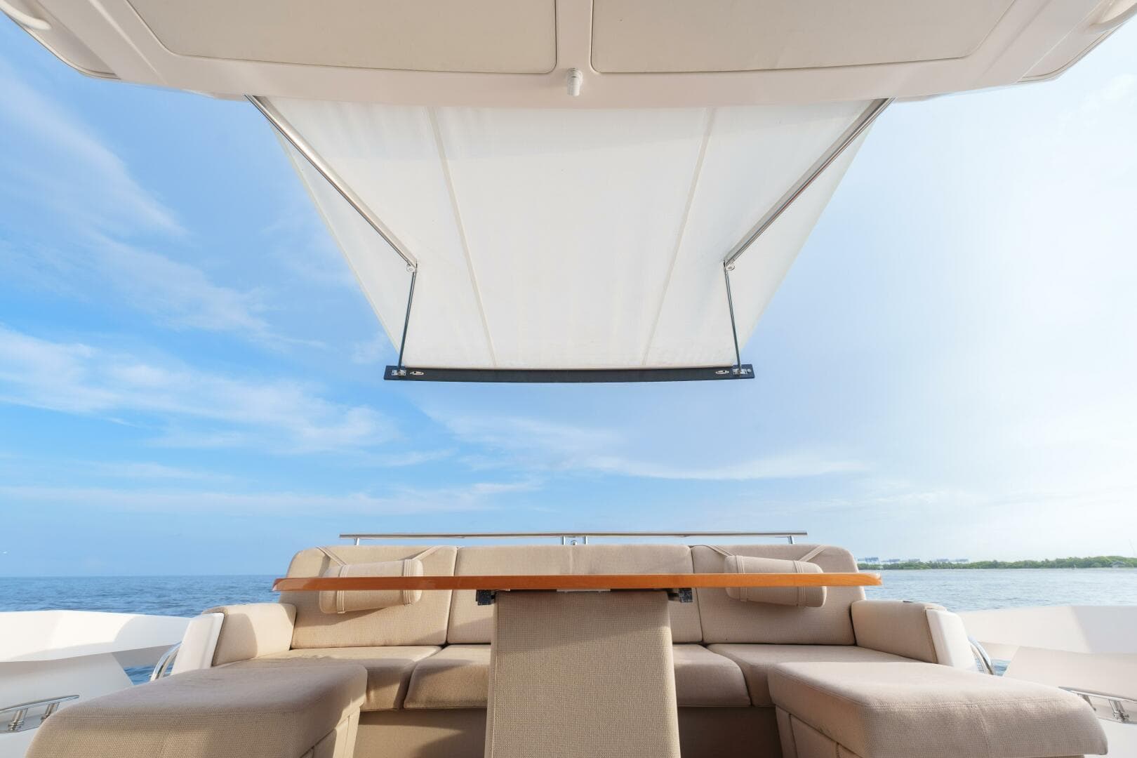 2017 Tiara Yachts C53 Coupe photo 15