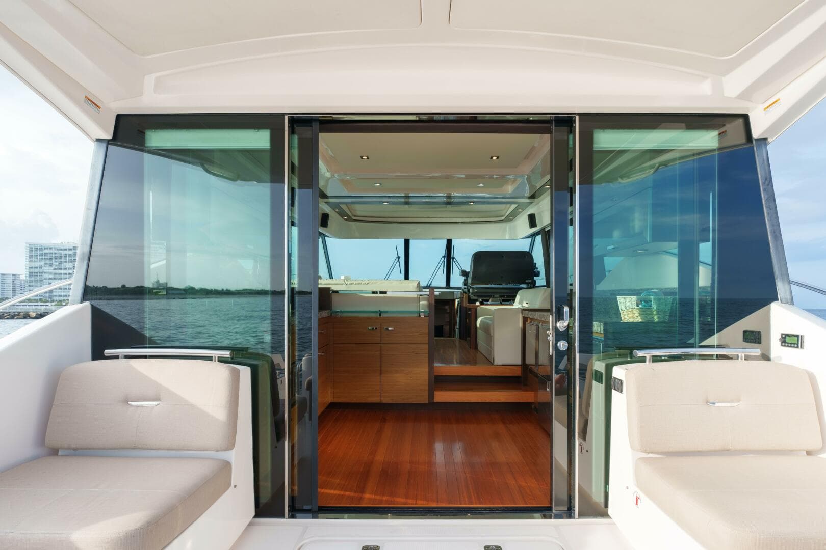 2017 Tiara Yachts C53 Coupe photo 17