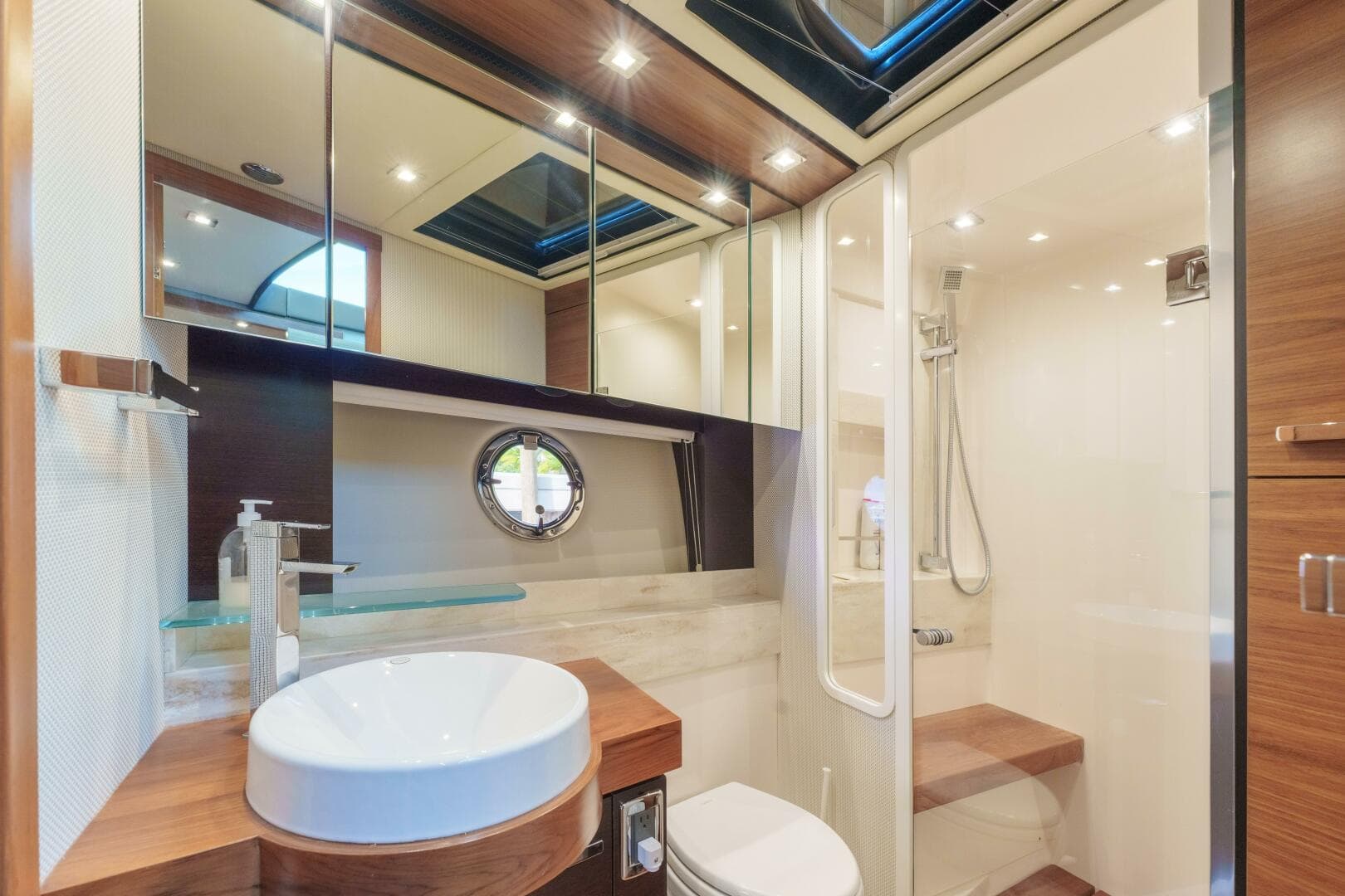 2017 Tiara Yachts C53 Coupe photo 28