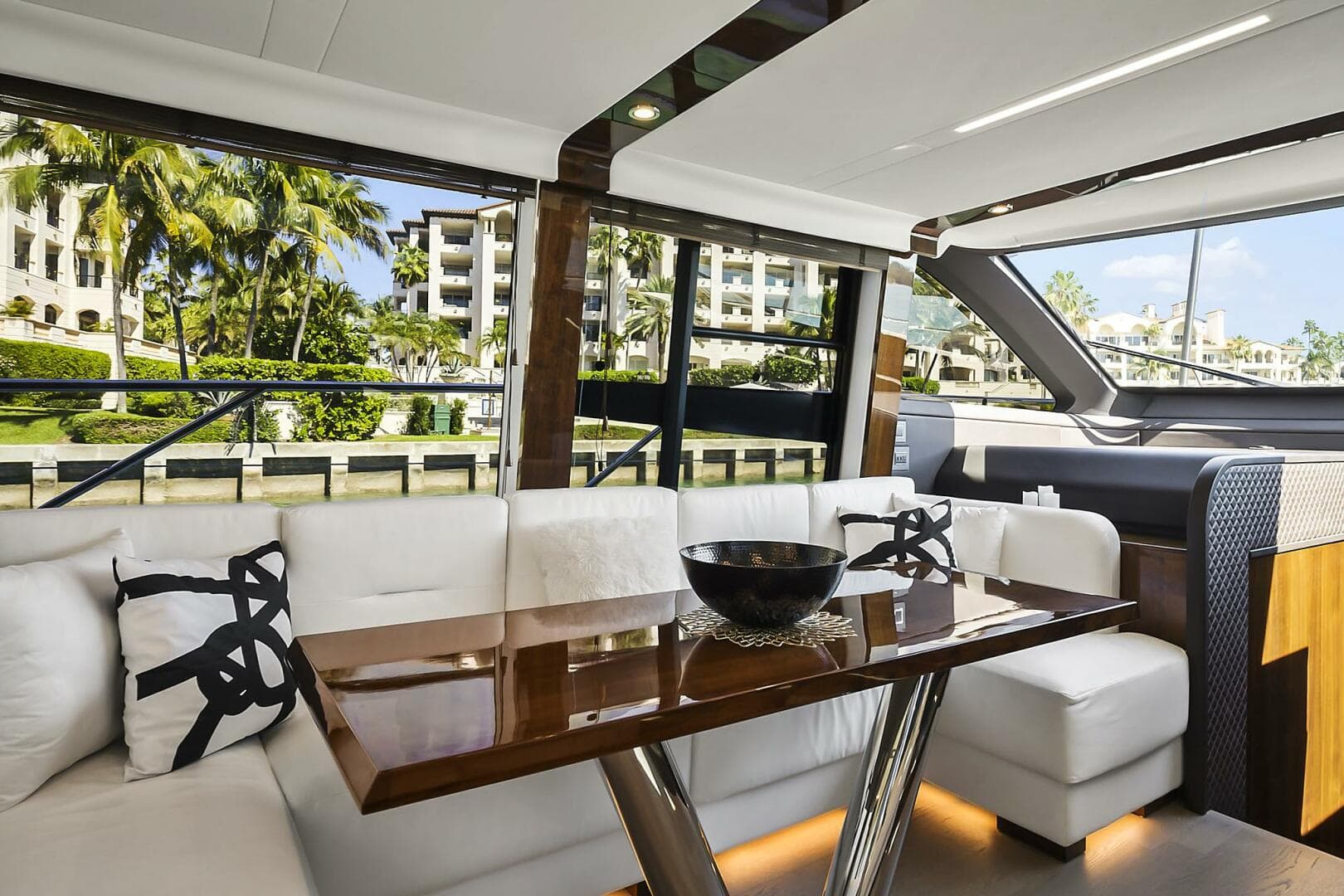 2021 Fairline Squadron 68 photo 23