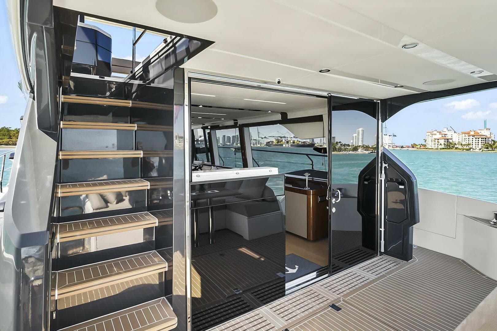 2021 Fairline Squadron 68 photo 7