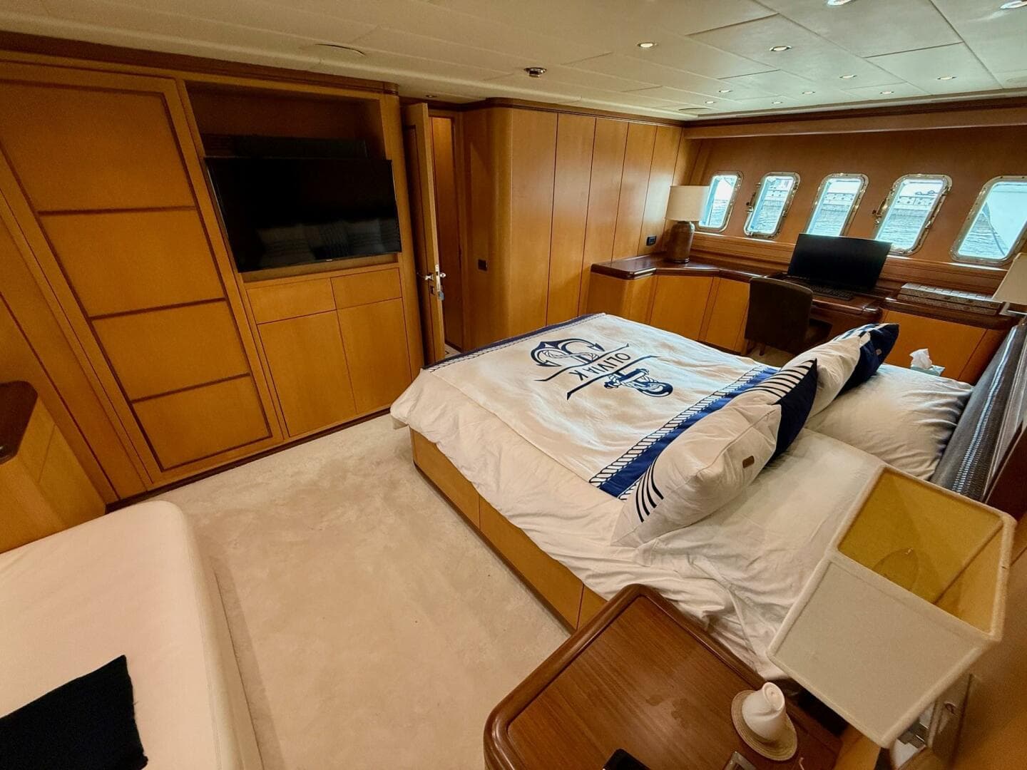 2005 Mangusta 92 photo 12