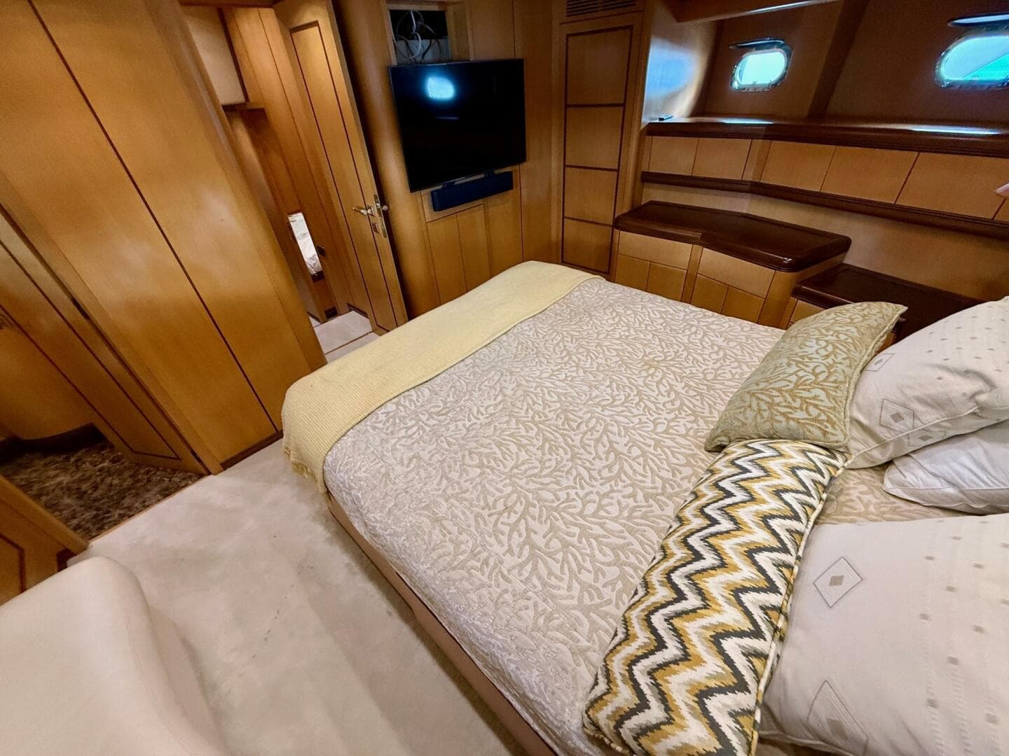 2005 Mangusta 92 photo 14