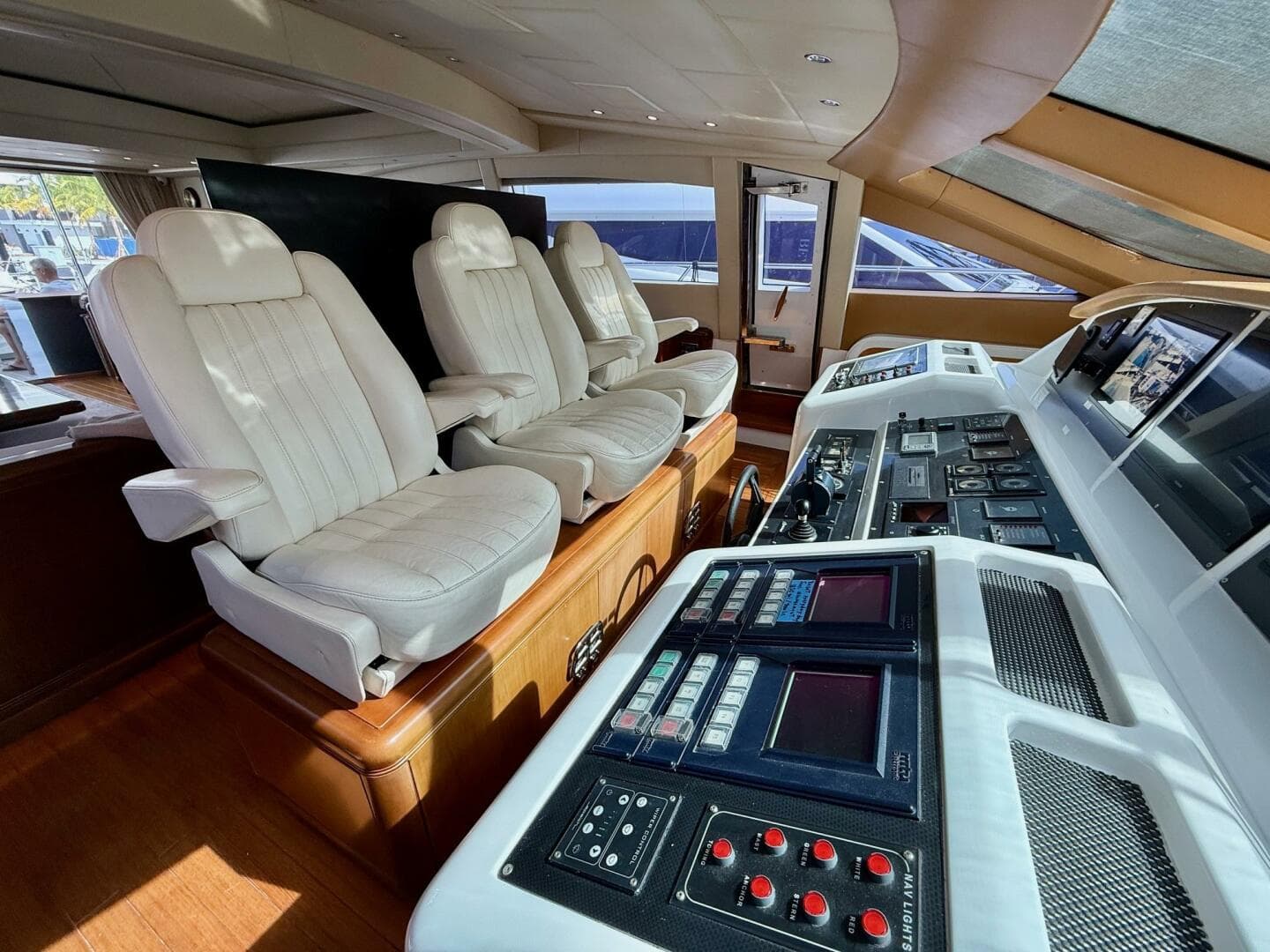 2005 Mangusta 92 photo 8