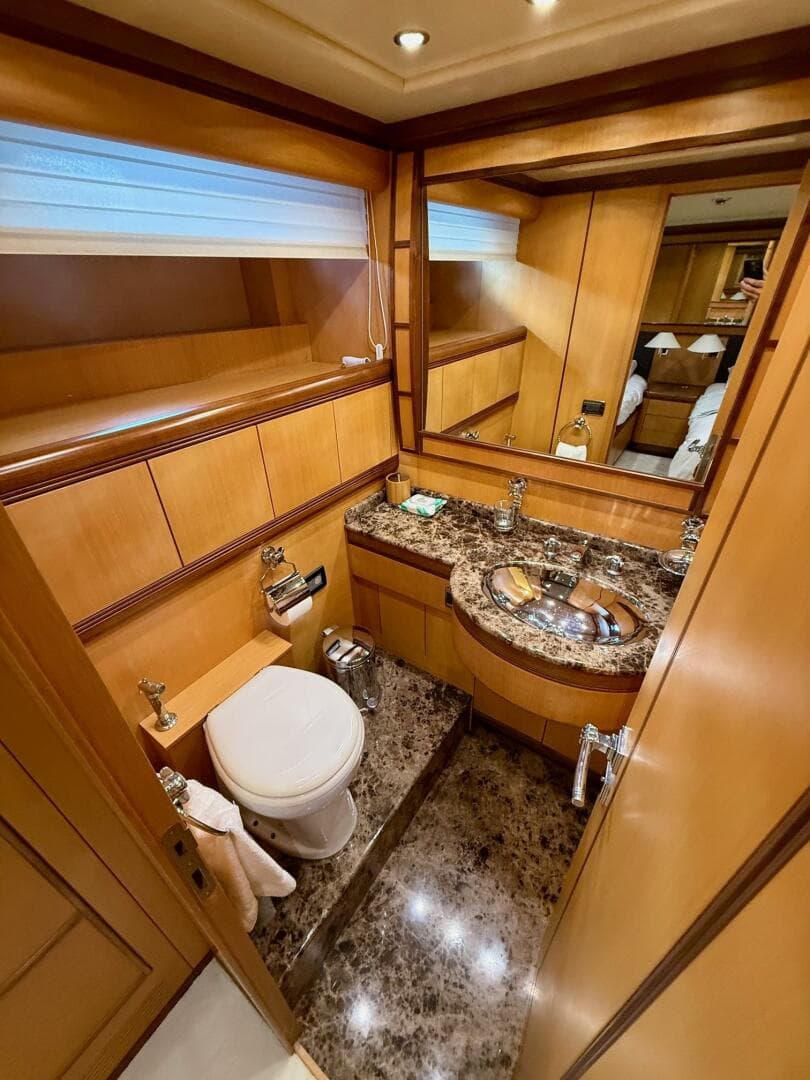 2005 Mangusta 92 photo 16