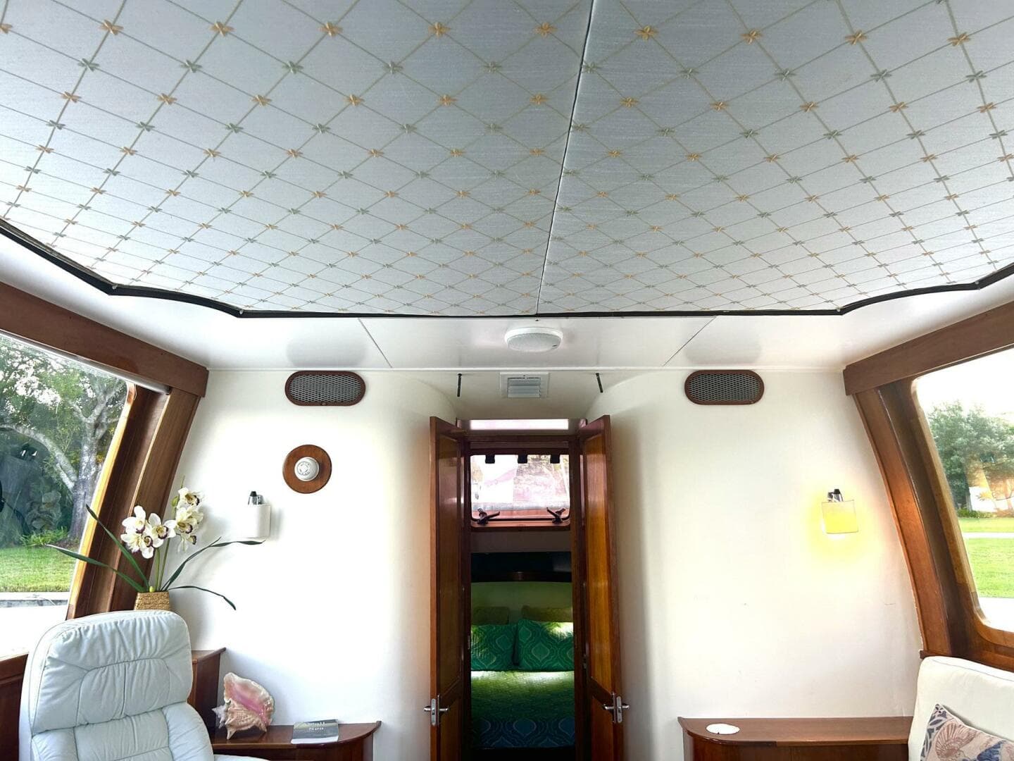 2002 Custom 64 photo 33