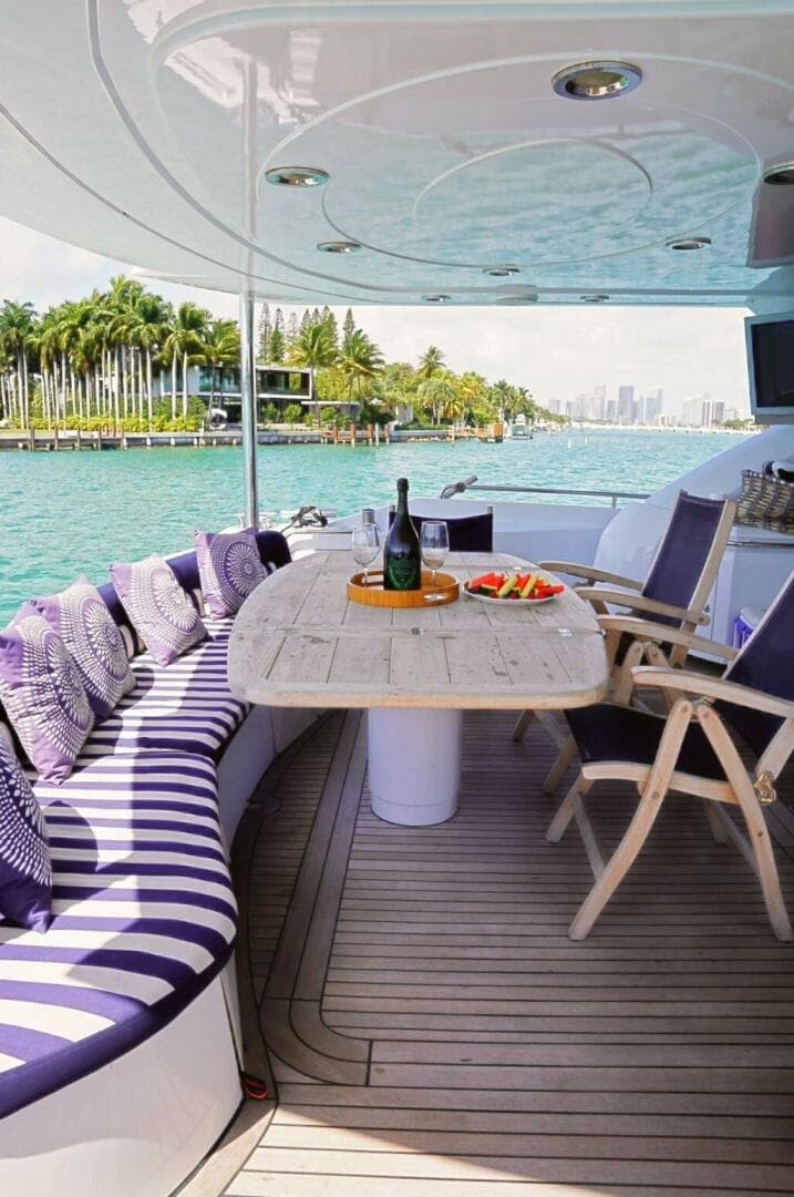 2003 Sunseeker 82 Yacht photo 4