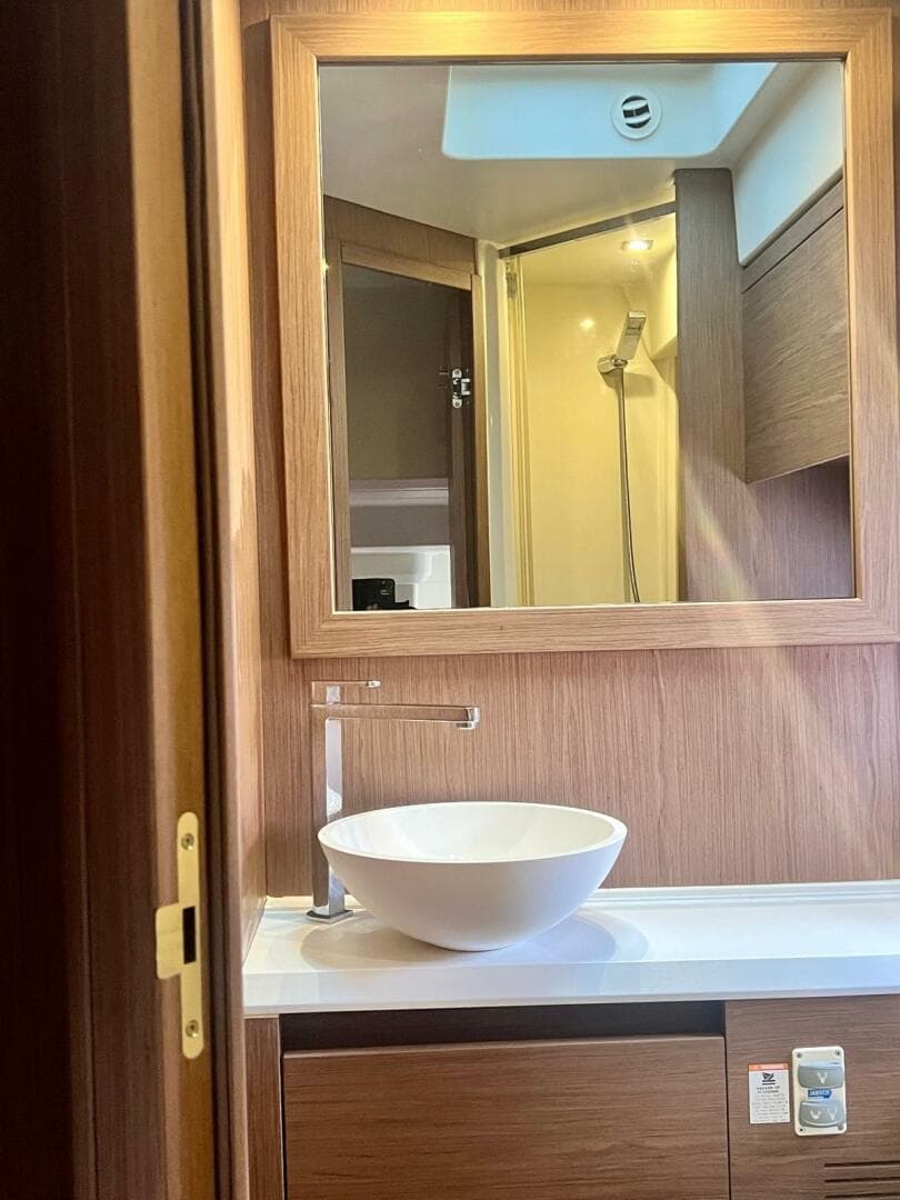 2017 Beneteau Monte Carlo 4 photo 26