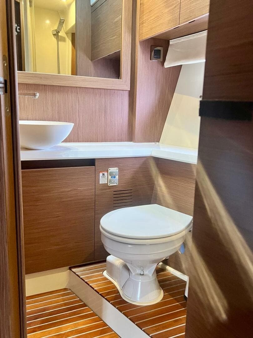 2017 Beneteau Monte Carlo 4 photo 27