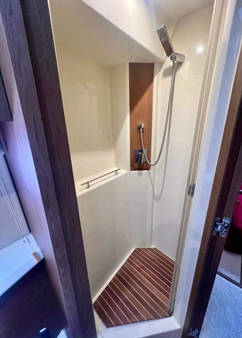2017 Beneteau Monte Carlo 4 photo 28
