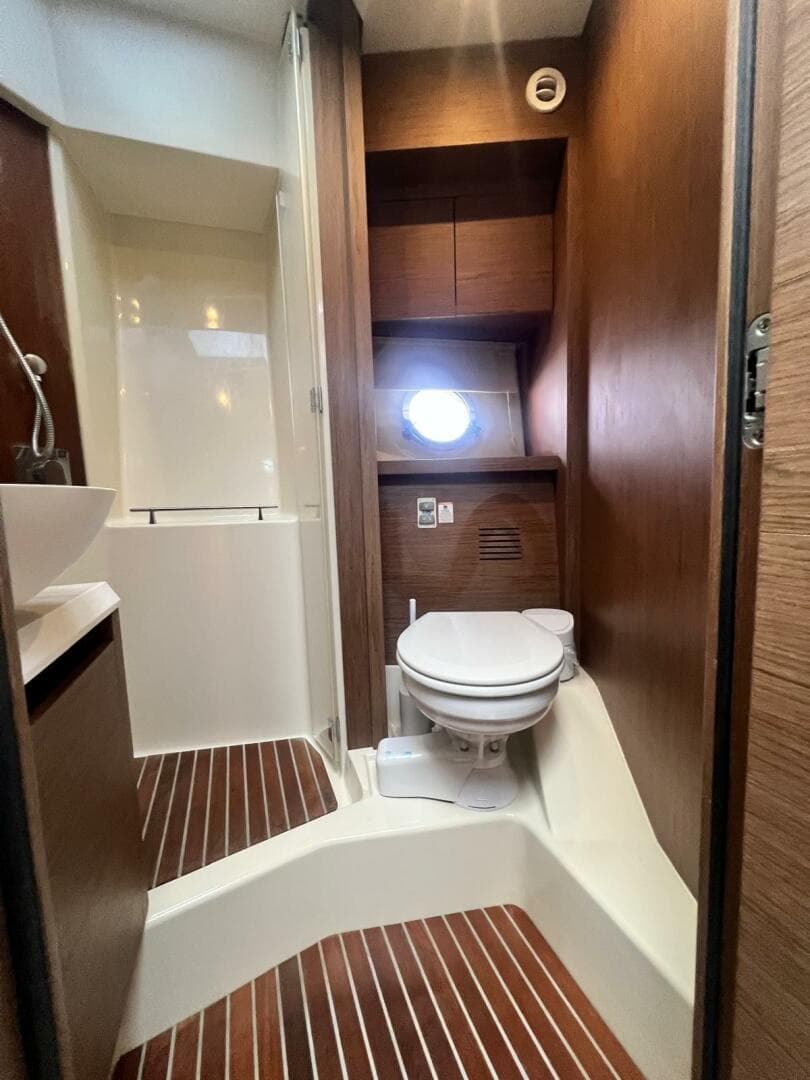 2017 Beneteau Monte Carlo 4 photo 31