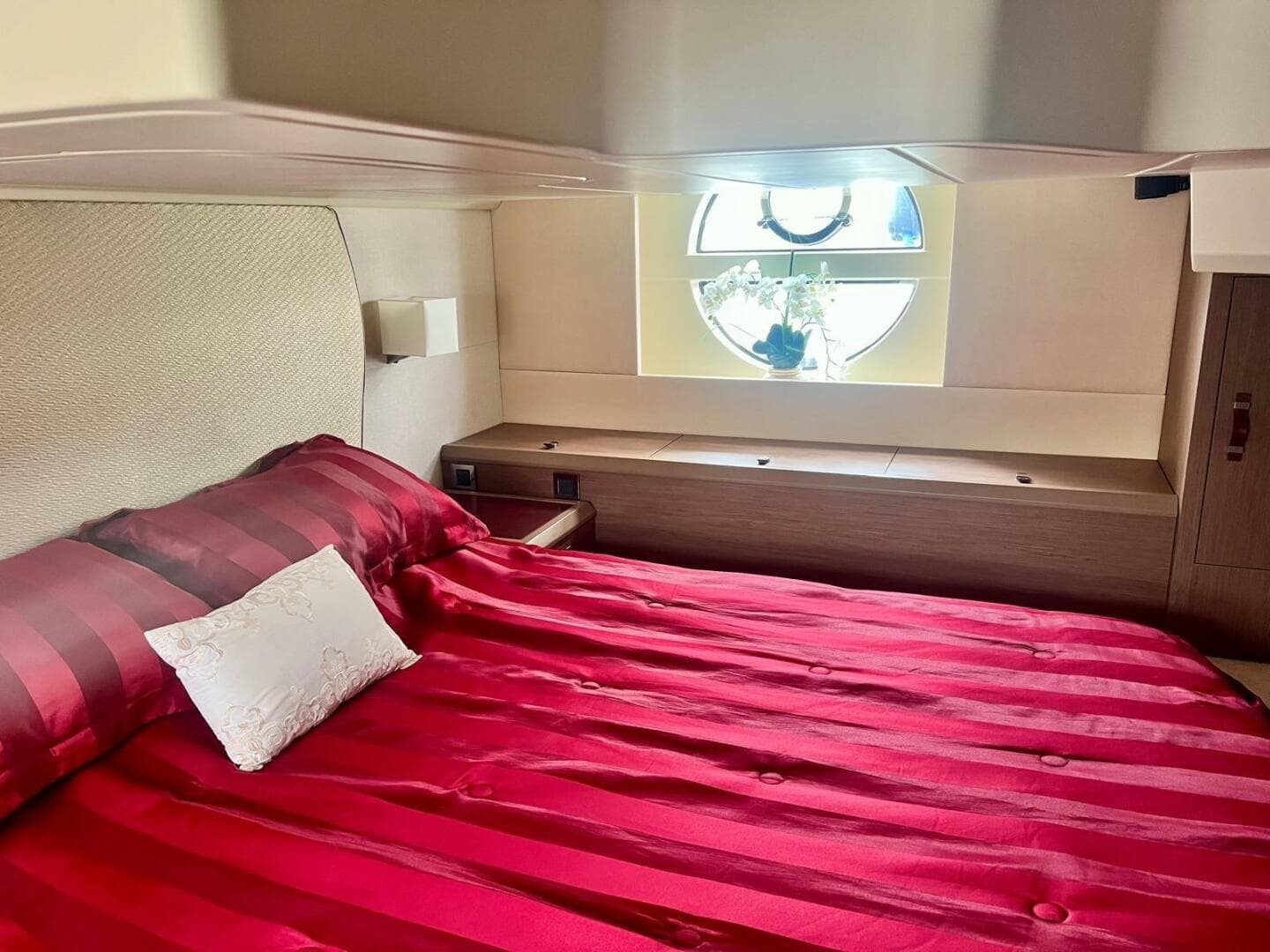 2017 Beneteau Monte Carlo 4 photo 25