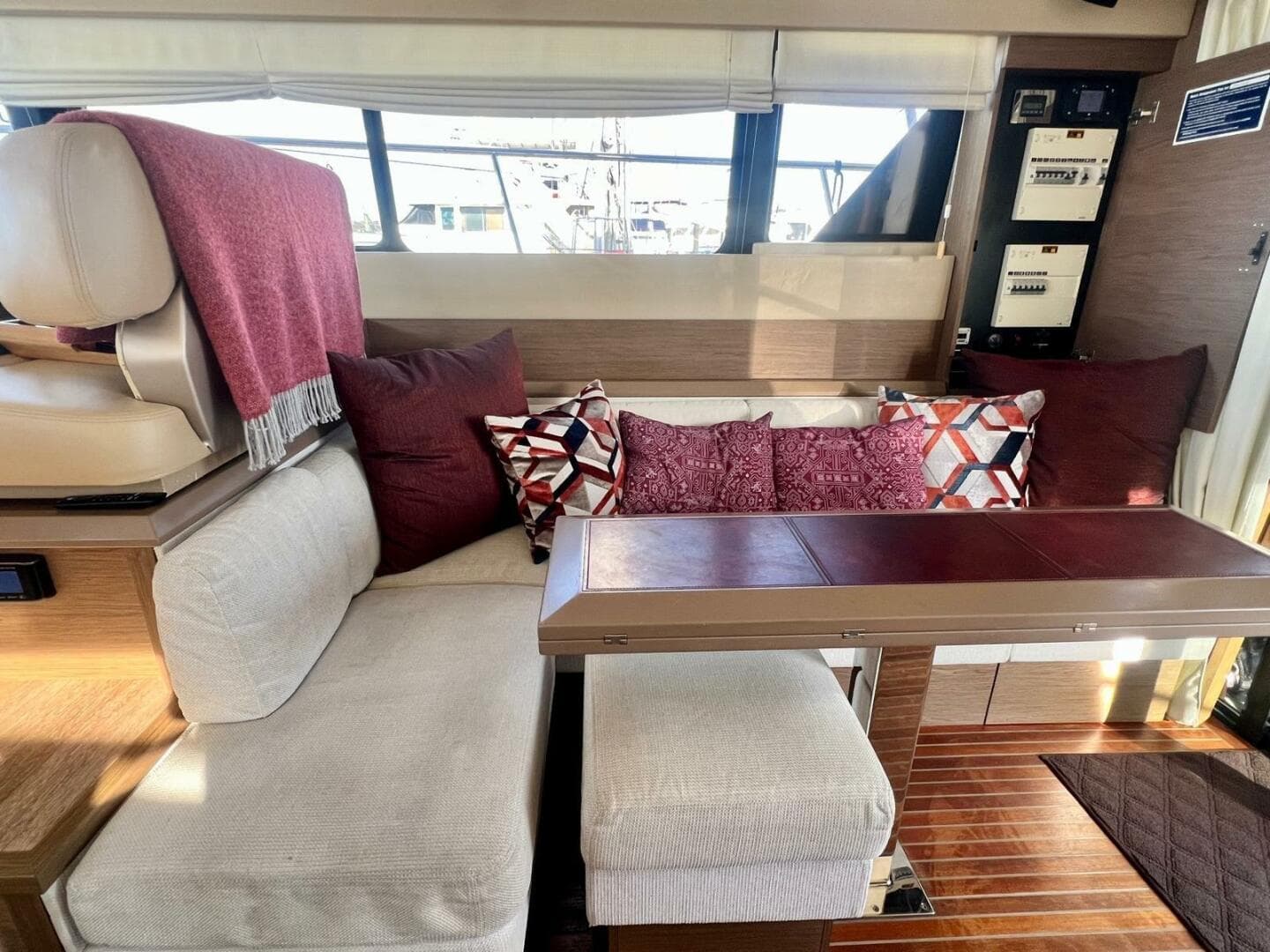 2017 Beneteau Monte Carlo 4 photo 8