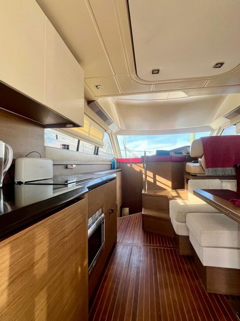 2017 Beneteau Monte Carlo 4 photo 9